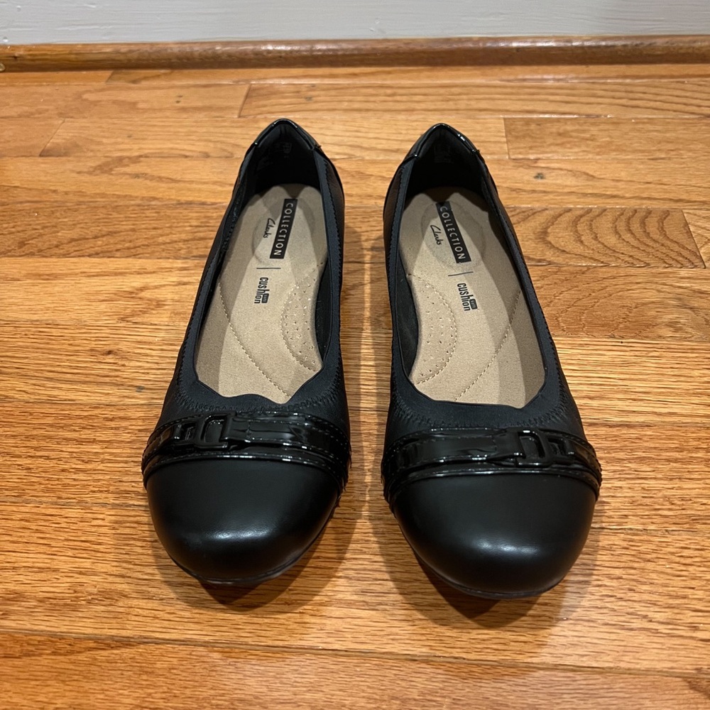 CLARKS Womens Black Kinzie Leather Closed Toe Flats- Size 8 - Picture 3 of 8